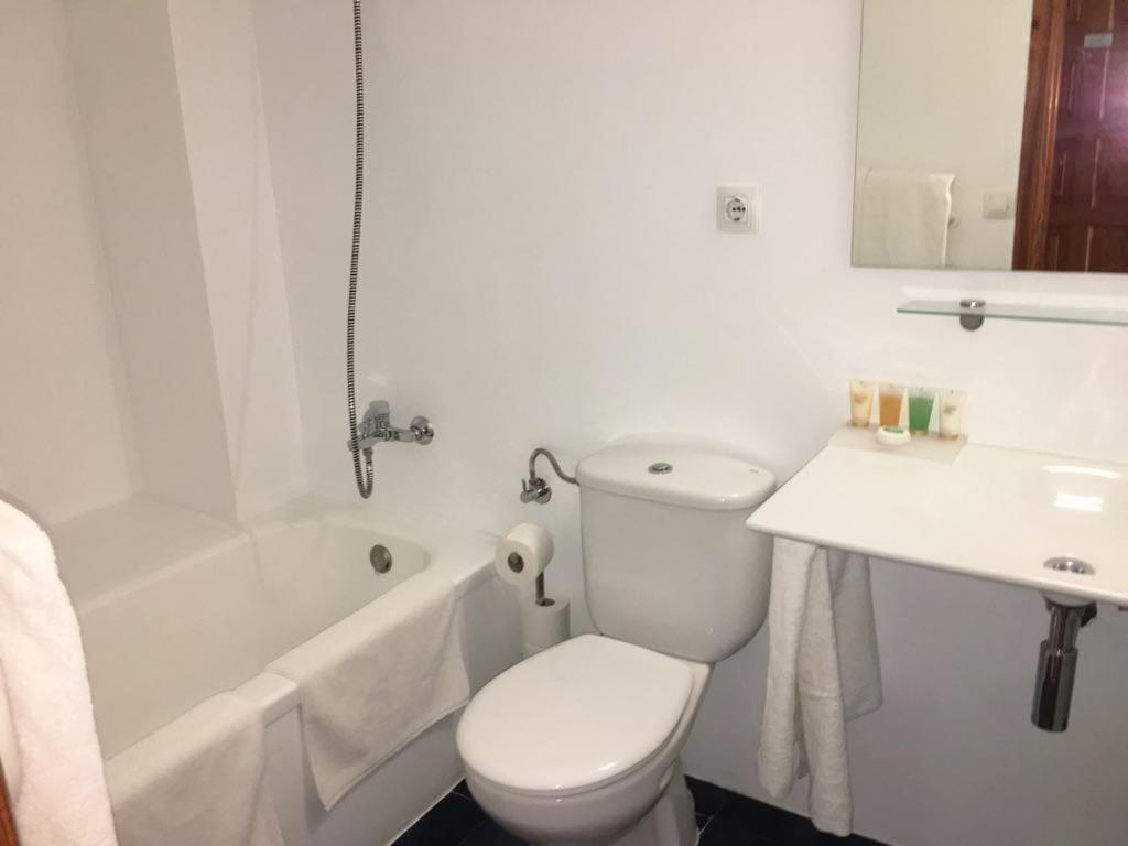 Apartamentos Albertos Santa Eulària des Riu Exterior foto